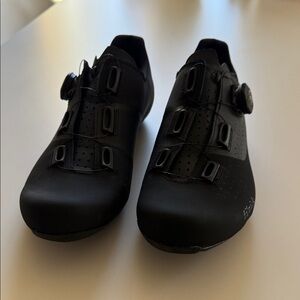 Performance Men’s Athletic Cycling Shoes - Black